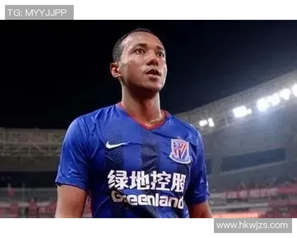 足球明星的传奇人生与绿茵场上的荣耀瞬间