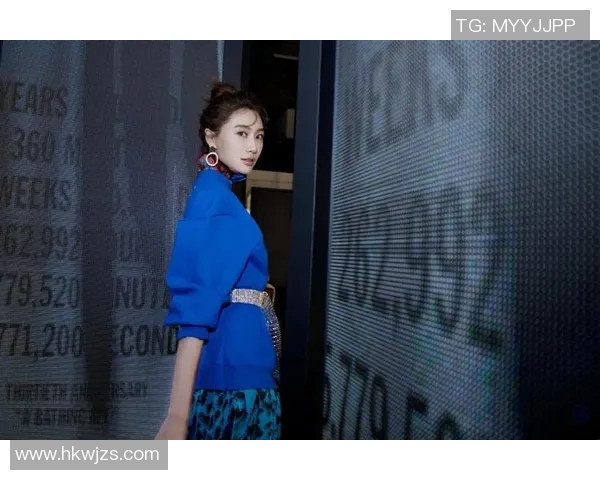 足球明星时尚风潮卫衣搭配解析引领潮流新风尚