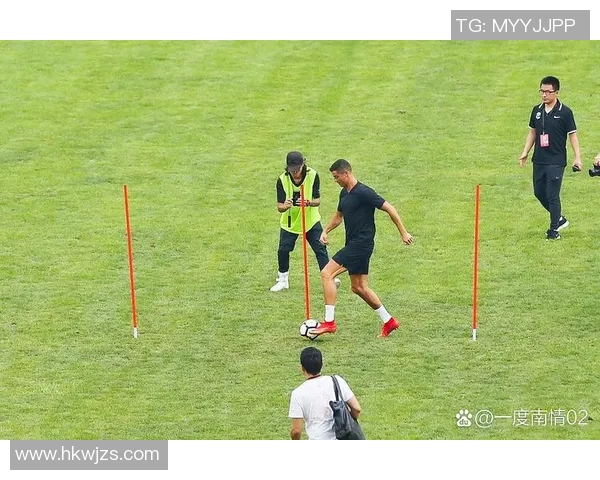 足球明星赛场上的比赛用球背后的故事与技术揭秘